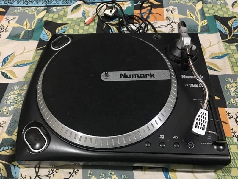 Numark Quartz Direct Drive turntable 2