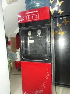 WATER DISPENSER WITH REFRIGERATOR