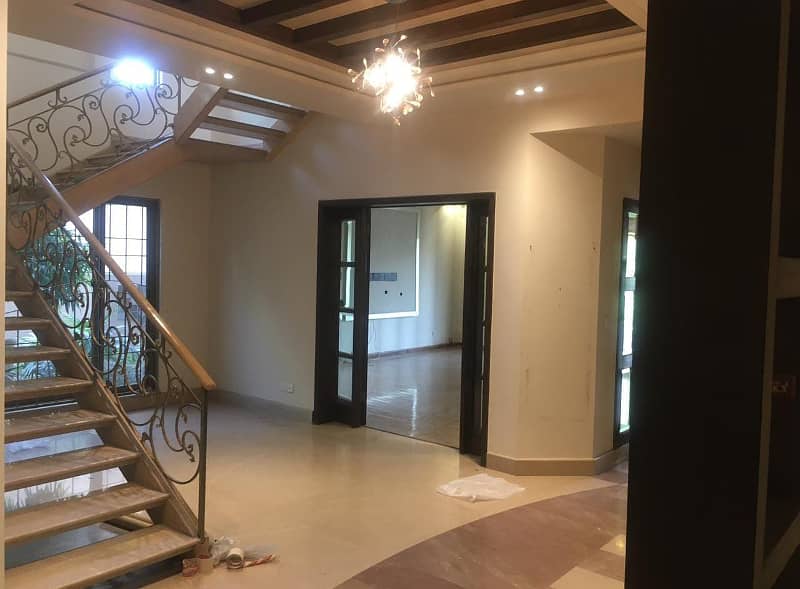1 Kanal Full House For Rent In DHA Phase 4 100% Original Picture 3