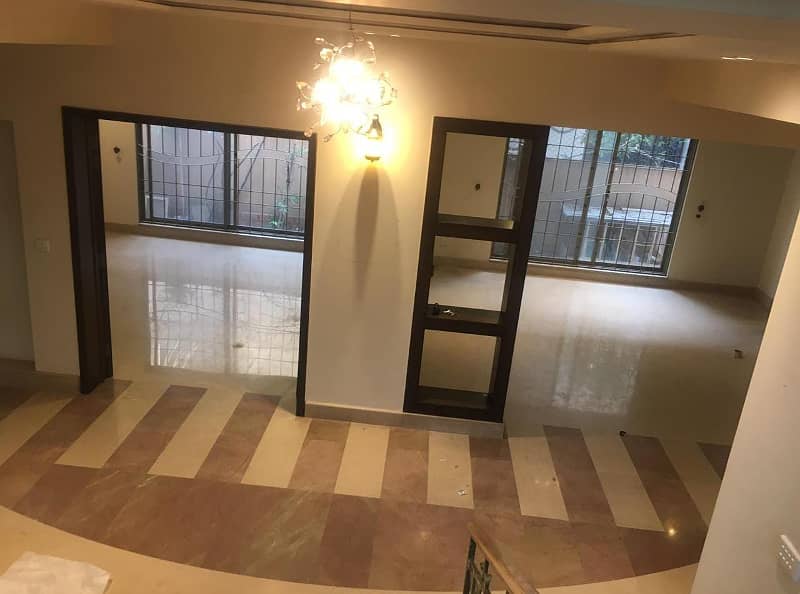 1 Kanal Full House For Rent In DHA Phase 4 100% Original Picture 5