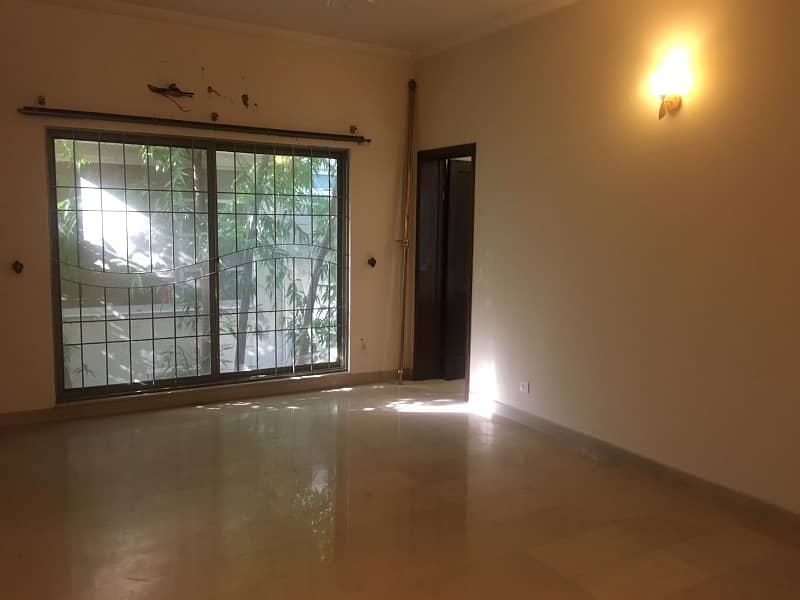 1 Kanal Full House For Rent In DHA Phase 4 100% Original Picture 21