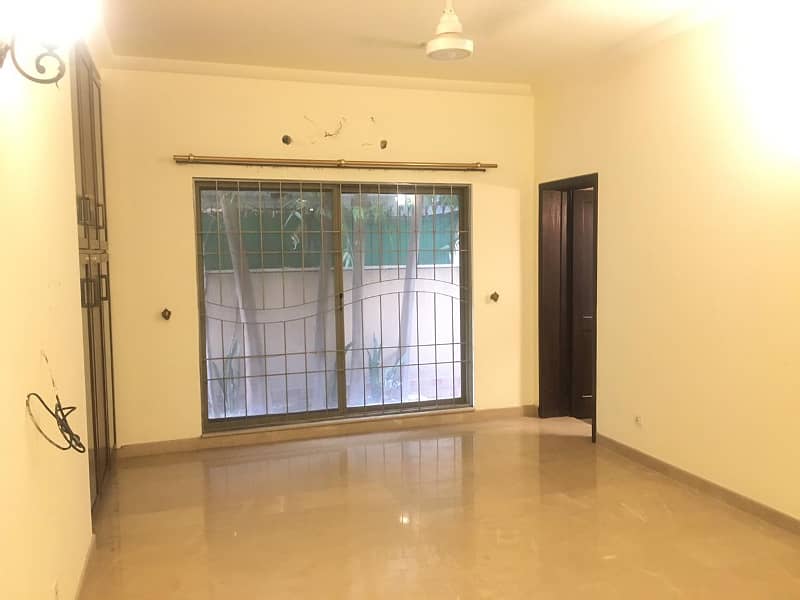 1 Kanal Full House For Rent In DHA Phase 4 100% Original Picture 23