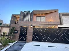 Valencia Town Lahore Pakistan Kanal 60 Feet Road House For Sale 5 Beds