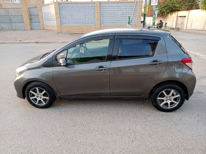 Toyota Vitz 2012/2016 good condition car 6