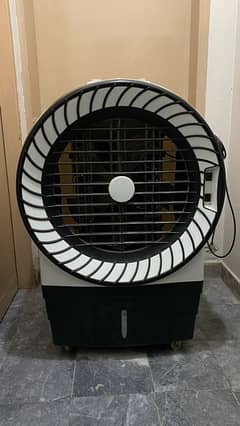 Aircooler with ice packs slightly used