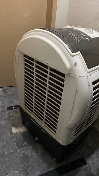 Aircooler with ice packs slightly used 2