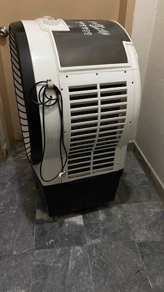 Aircooler with ice packs slightly used 3