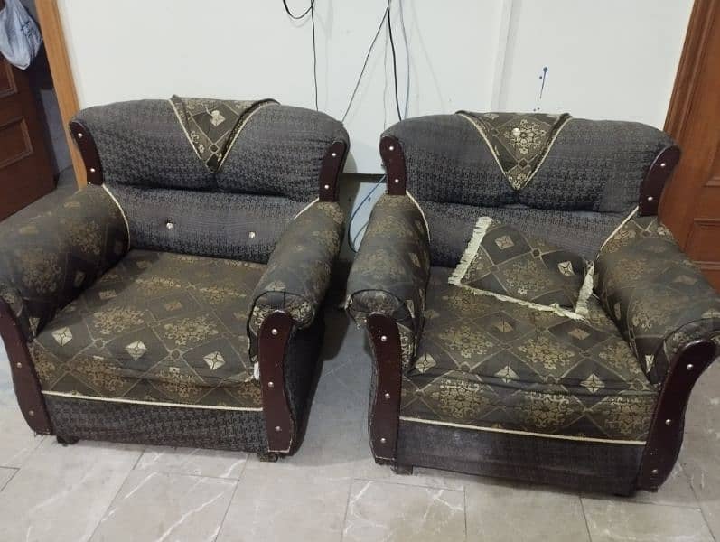5 seater sofa set at reasonable price. condition 7/10. 1