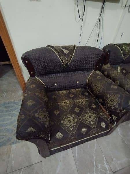 5 seater sofa set at reasonable price. condition 7/10. 6