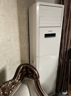 Gree 2-Tons white color 10/10 Condition 0
