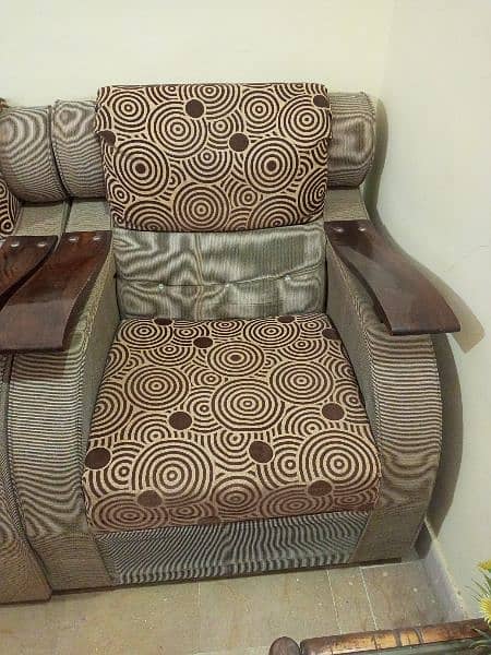 7 seater sofa set in just RS:30.000 Only 1