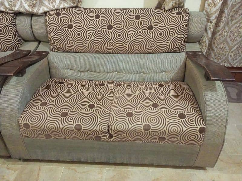 7 seater sofa set in just RS:30.000 Only 3