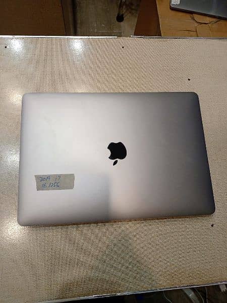 macbook Pro retina display i5 i7 i9 M1 M2 M3 available 2