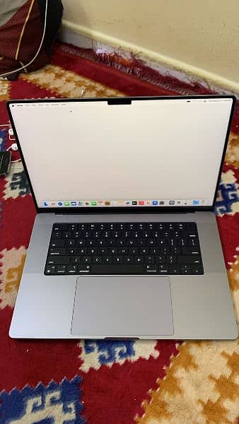 macbook Pro retina display i5 i7 i9 M1 M2 M3 available 3