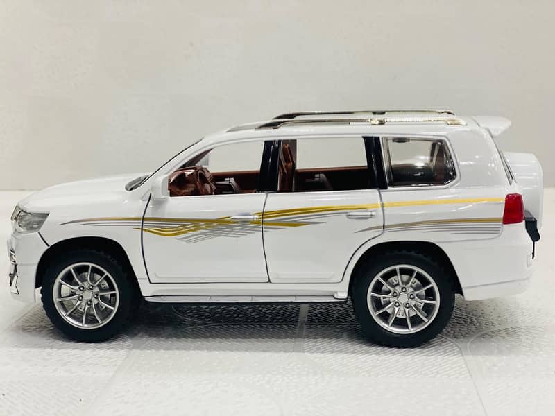 Diecast car Land Cruiser PRADO Toyota in Premium quailty of Metal body 7