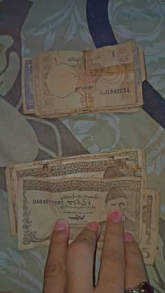 5 rupees and 1 rupees old note for sale contact number :03143034459