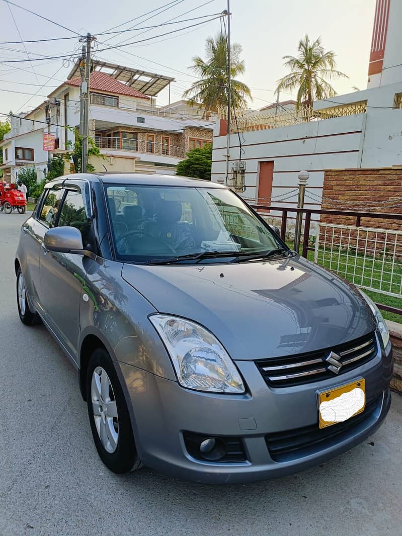 Suzuki Swift Model 1.3 Dlx model 2015 1