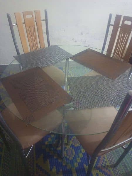 dining table for sale in good condition 4