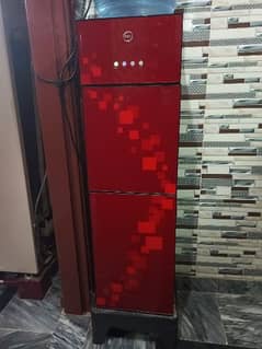 water dispenser pell company red colure use able with best condition