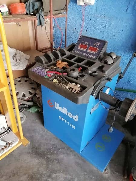 wheel balancer and laser Alignment machine 7