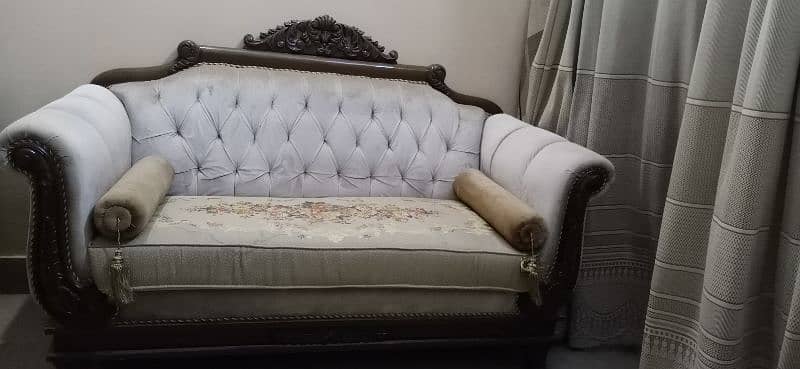 Victorian fancy sofa 8
