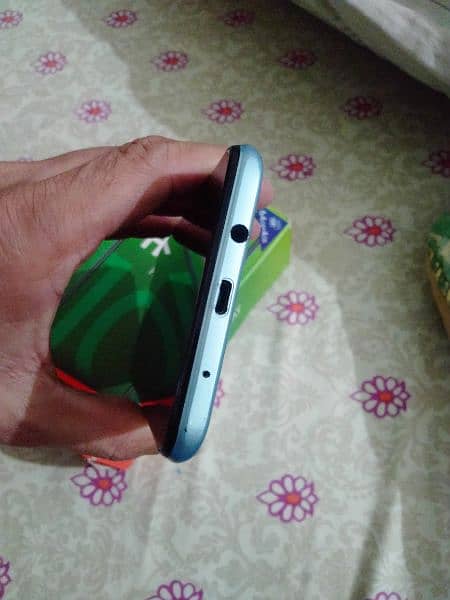 infinix hot 11 play in mint condition 3