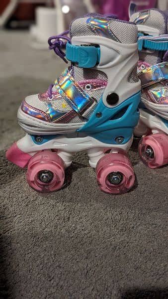 4 wheel Roller skates 2