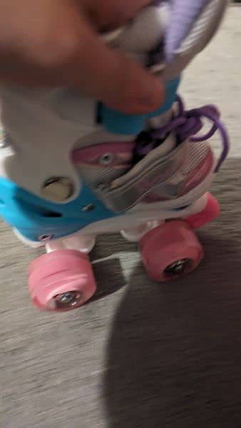 4 wheel Roller skates 5