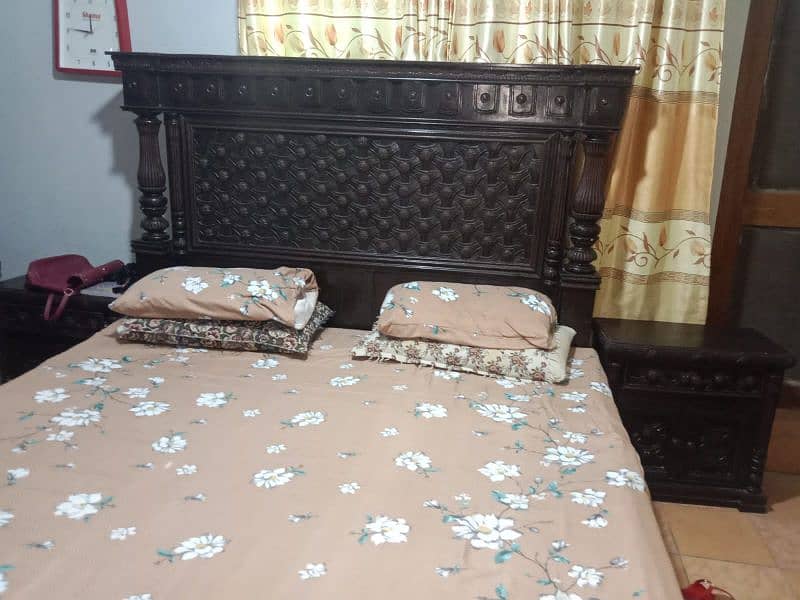 Chinioti Bed with Dressing 1