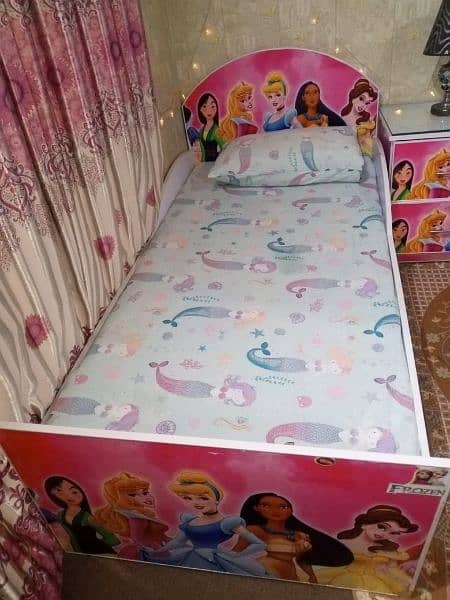 single bed with 1 side table and mattress 2