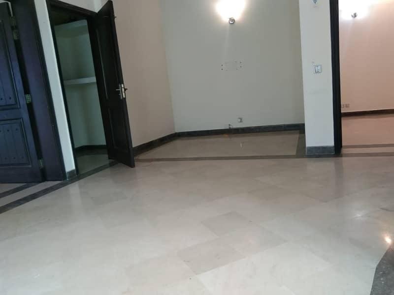 10 marla beautiful upper portion available for rent in DHA PHASE 5 2