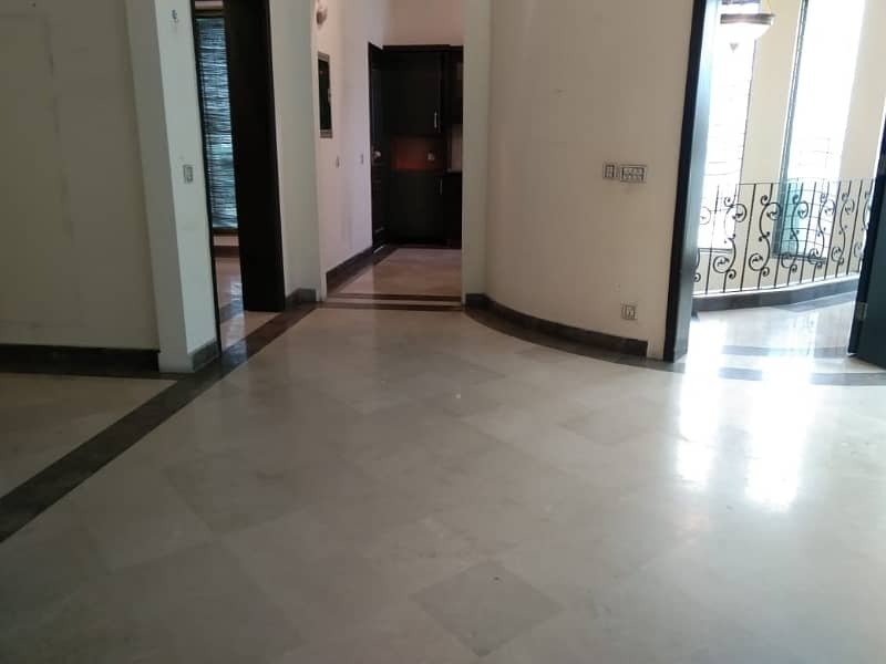 10 marla beautiful upper portion available for rent in DHA PHASE 5 7