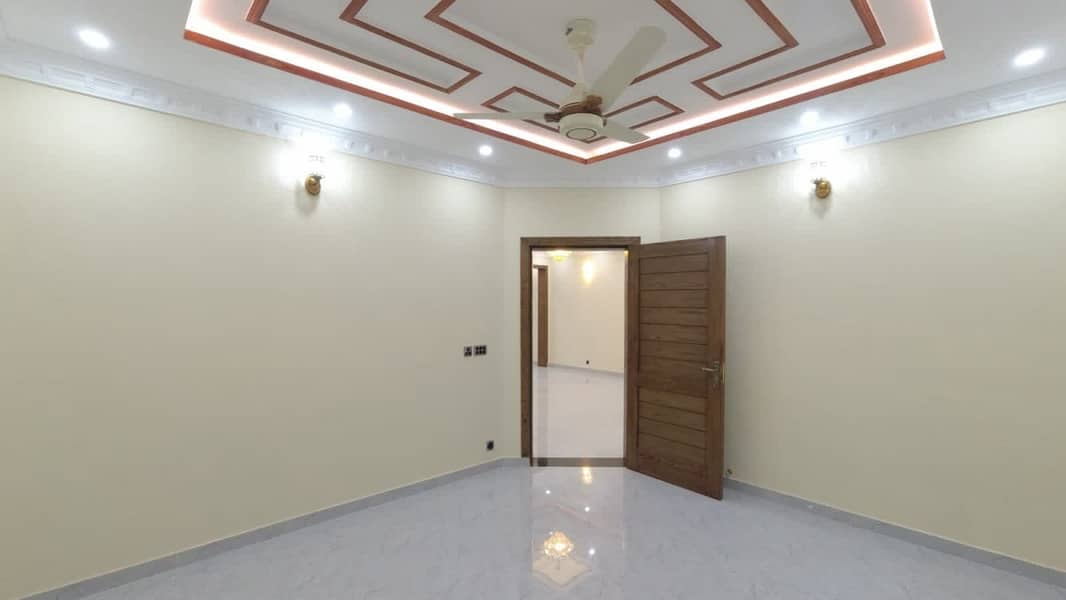 10 Marla House Available For Rent Brand New Talha Block 16