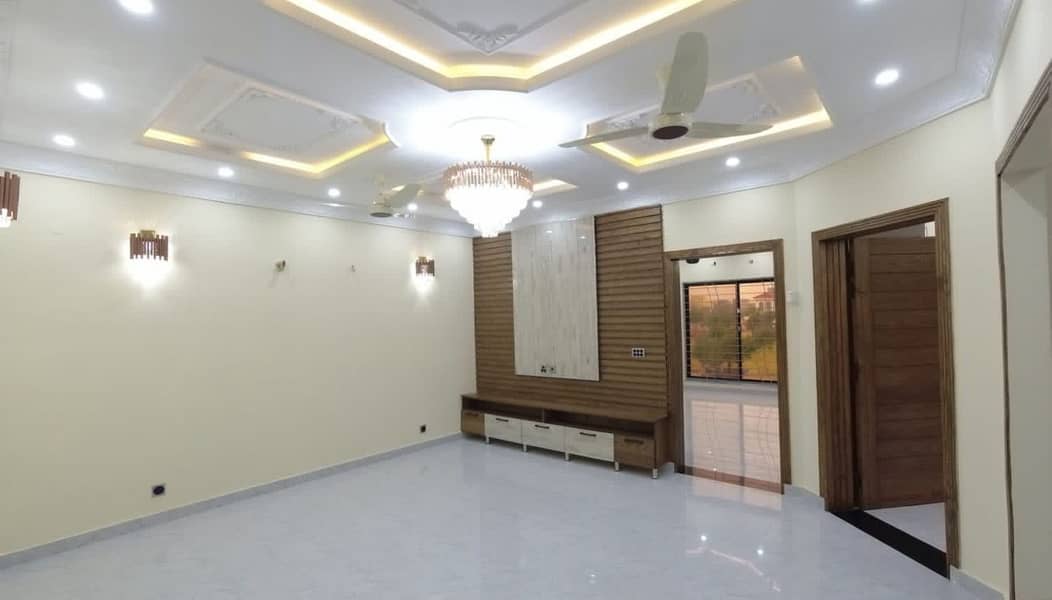 10 Marla House Available For Rent Brand New Talha Block 32