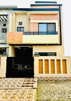 4Marla Brand New House for sale In central Park Housing Scheme
