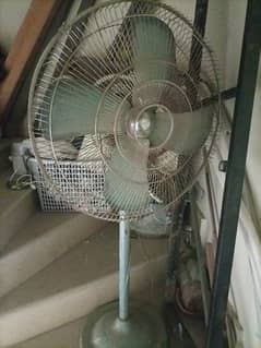 2 pedestal fans, 3 wall mount fan