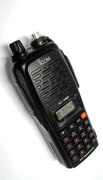 ICOM V82 VHF Transceiver - Premium Quality, Excellent Condition 1