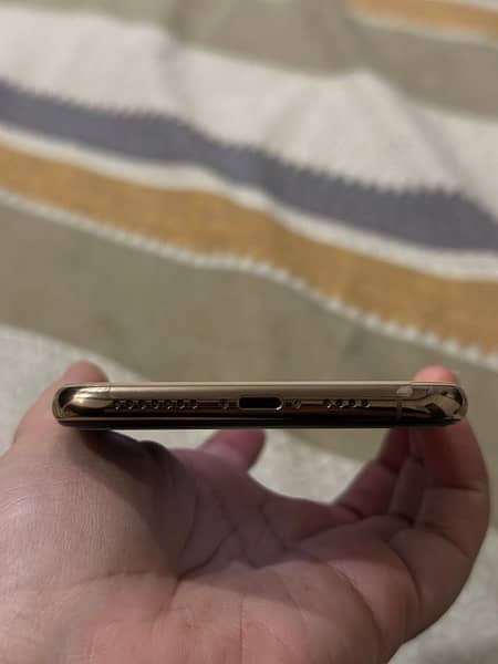 iPhone XS Max 64 GB PTA Approved. 9
