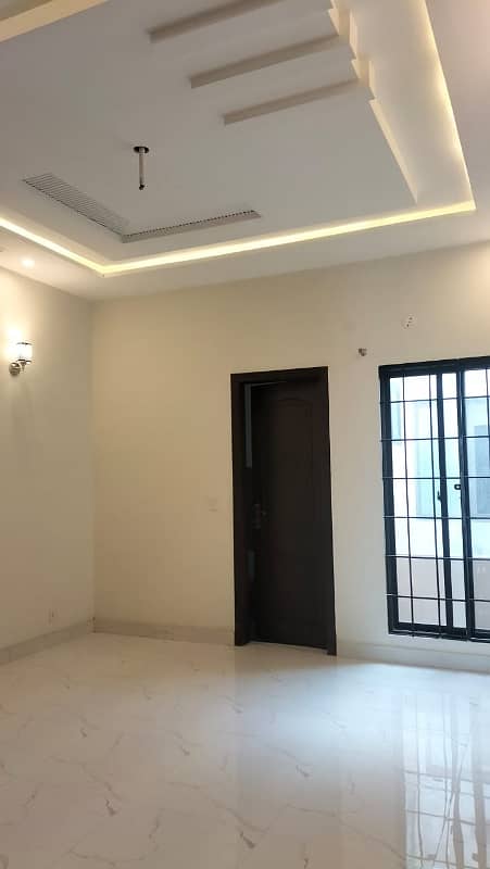 10 Marla Brand New Upper Portion For Rent In Park View City Lahore. 4