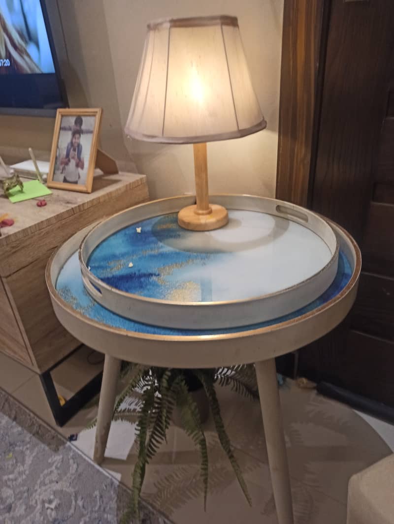 Original Interwood - White Center Table and Dish - One Themed 1