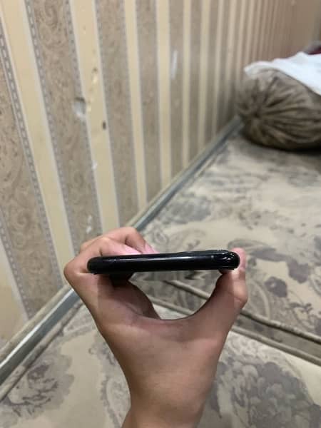 Iphone 11 pro max 4