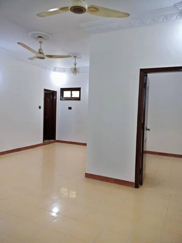 1200 Sq Ft 1 St Floor West Open Corner Flat Available For Sale In Karachi Administration Society Block 8 (Society Transfer) 2