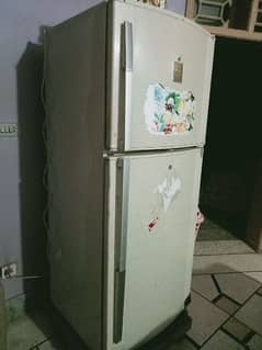 Dawlance ki fridge ha full large size ha used condition ha