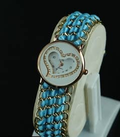 woman's chain breslet analogue watch