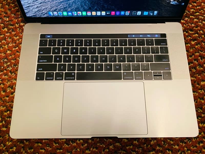 MacBook Pro Retina, 15-inch, 2017 ( 4 GB Graphic Card ) 3