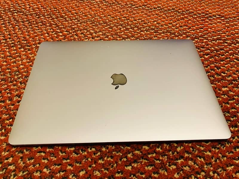 MacBook Pro Retina, 15-inch, 2017 ( 4 GB Graphic Card ) 4