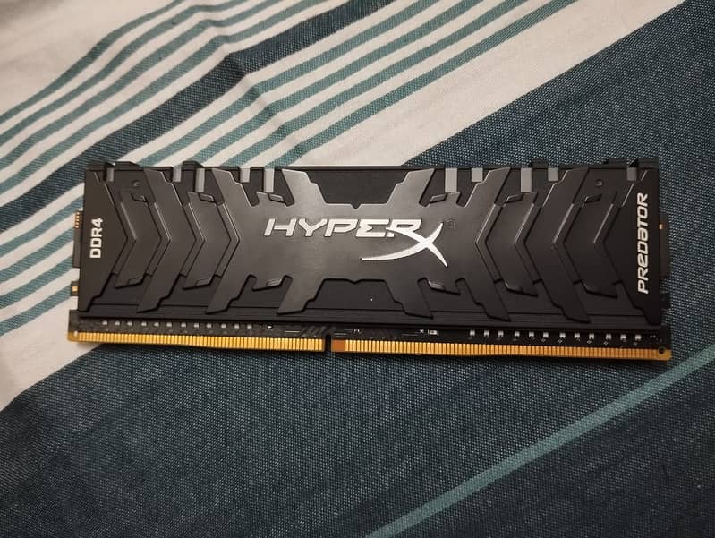 KINGSTON HYPERX PREDATOR DDR4 8GB 3200MHZ RGB Gaming PC RAM 1x8 2