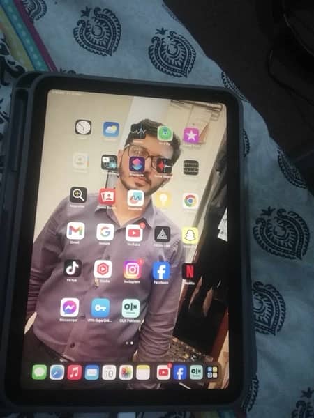iPad mini 6 ( three months left warranty ) brand new come from USA 2