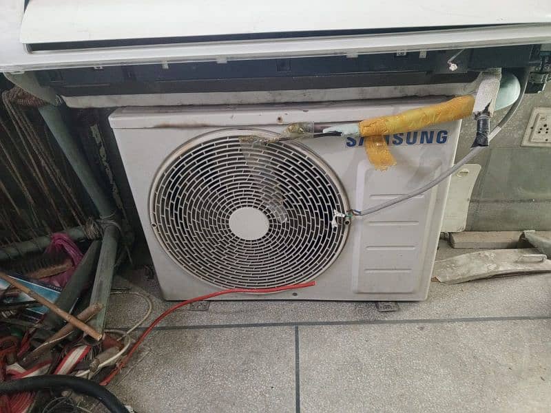 Samsung 1.5ton ac for sale in good condition only serious buyer 2