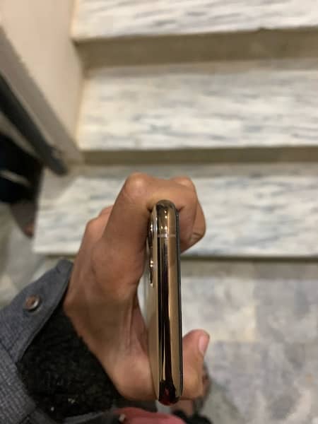 Iphone 11pro dual sim pta approved 256GB Gold colour 88 bh% only mob 1